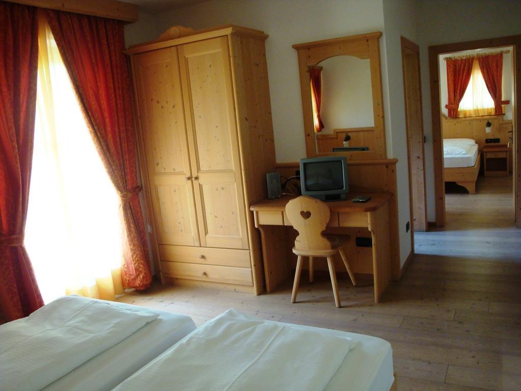 Agritur Cornasest Bed & Breakfast Breguzzo Room photo